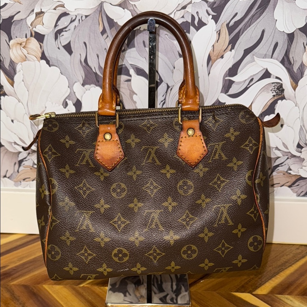 Authentic Louis Vuitton speedy 25